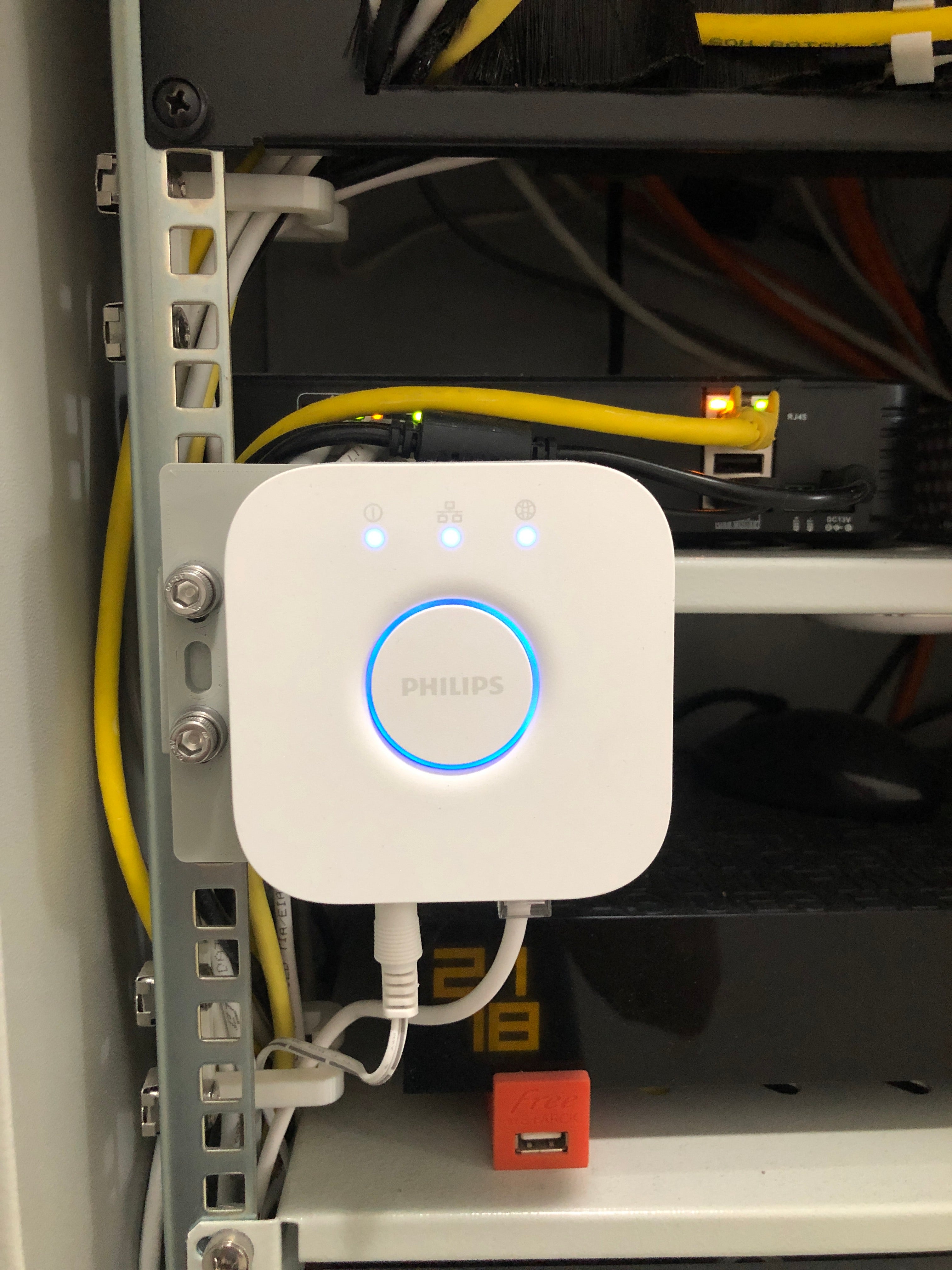 Philips Hue Bridge Rack Mount - Organise your smart home