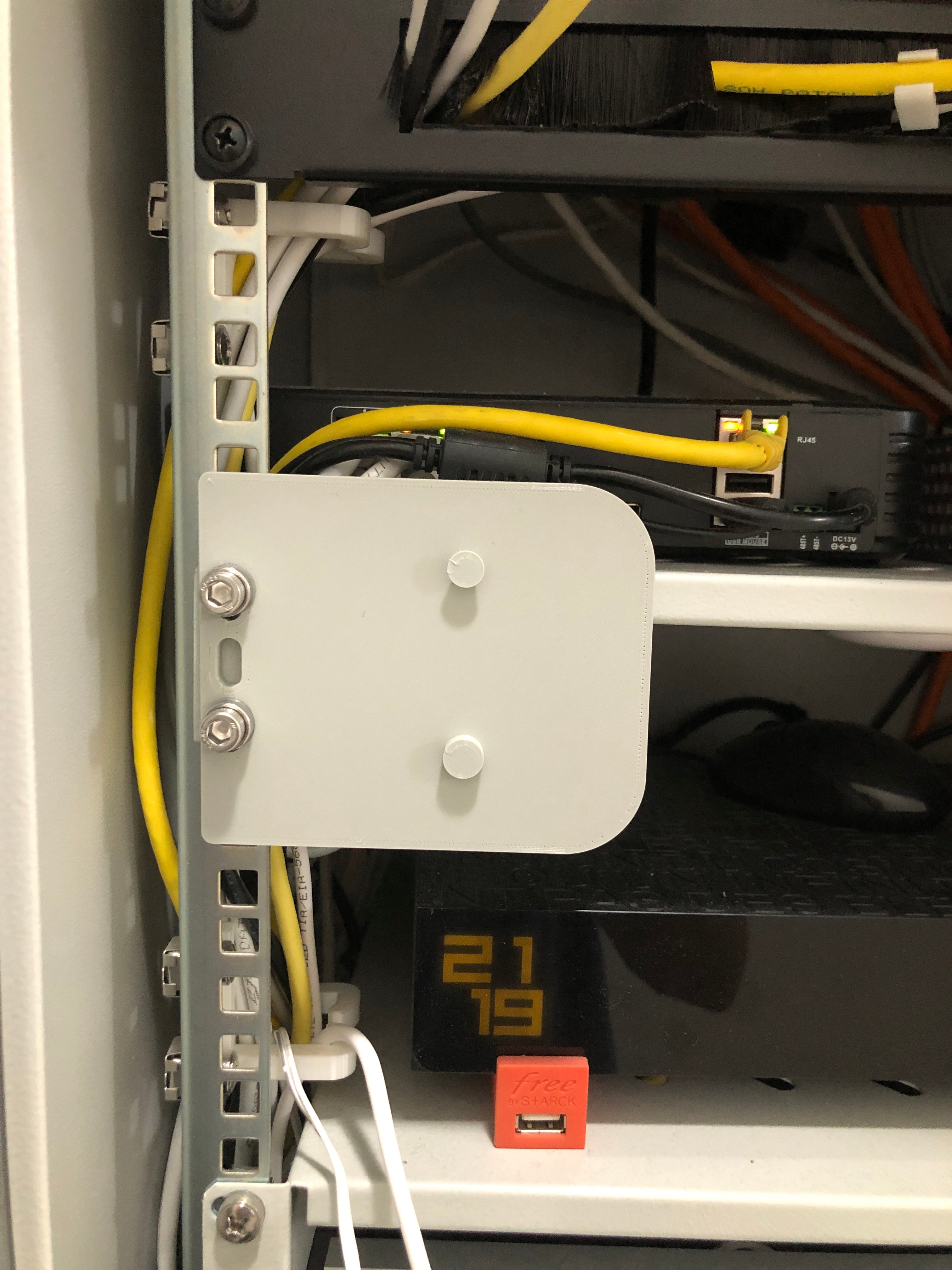 Philips Hue Bridge Rack Mount - Organise your smart home