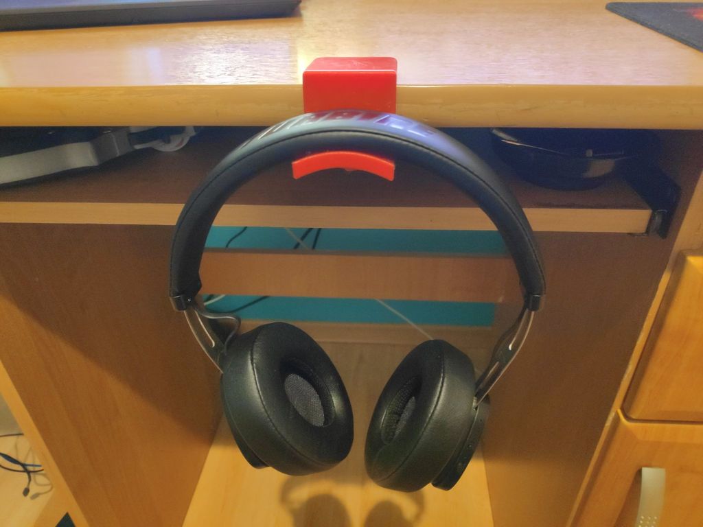 Headphone holder with desk clamp and screw