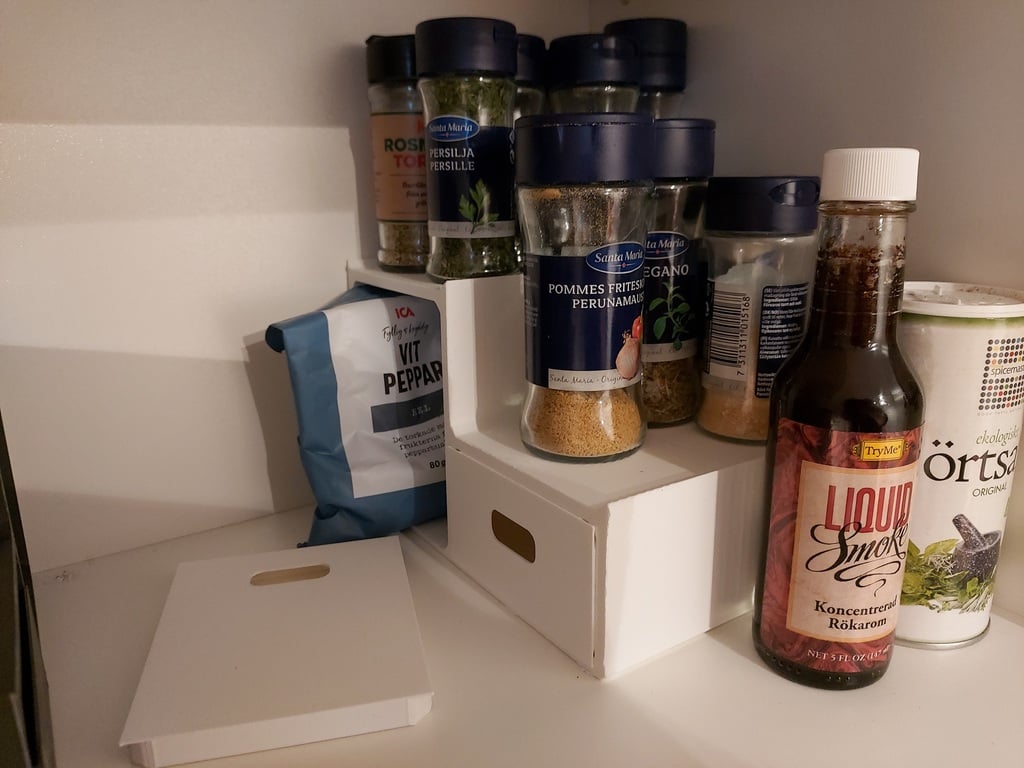 Spice rack and cabinet organiser for the kitchen