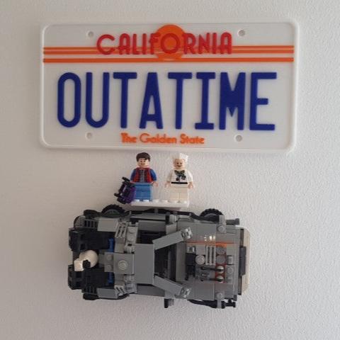 Wall mount for Lego DeLorean (21103)