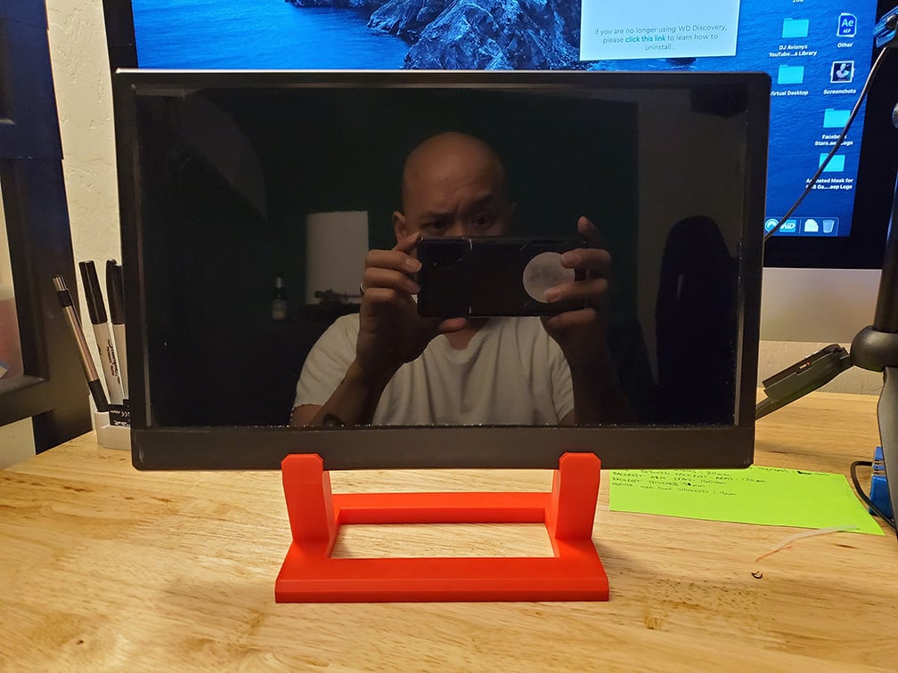 Table stand for small monitor/iPad