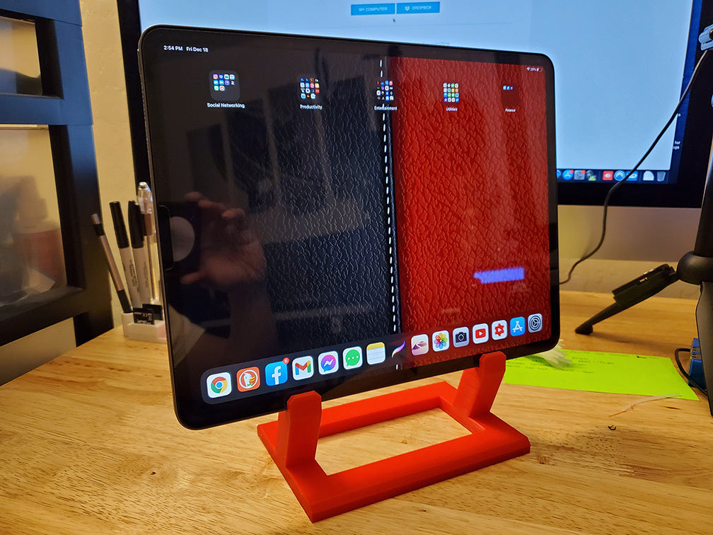 Table stand for small monitor/iPad