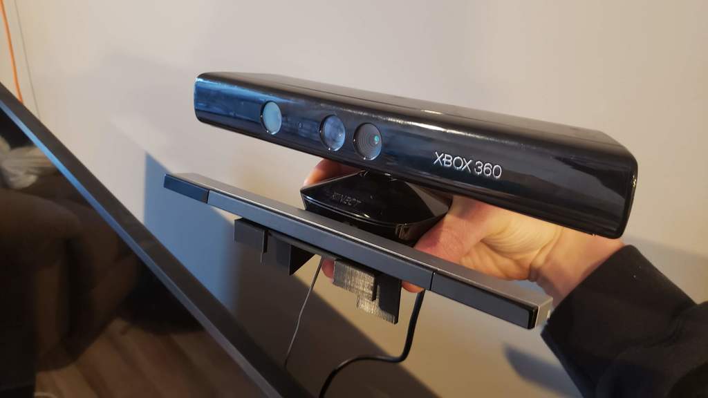 Top TV Mount for Xbox Kinect & Wii Sensor