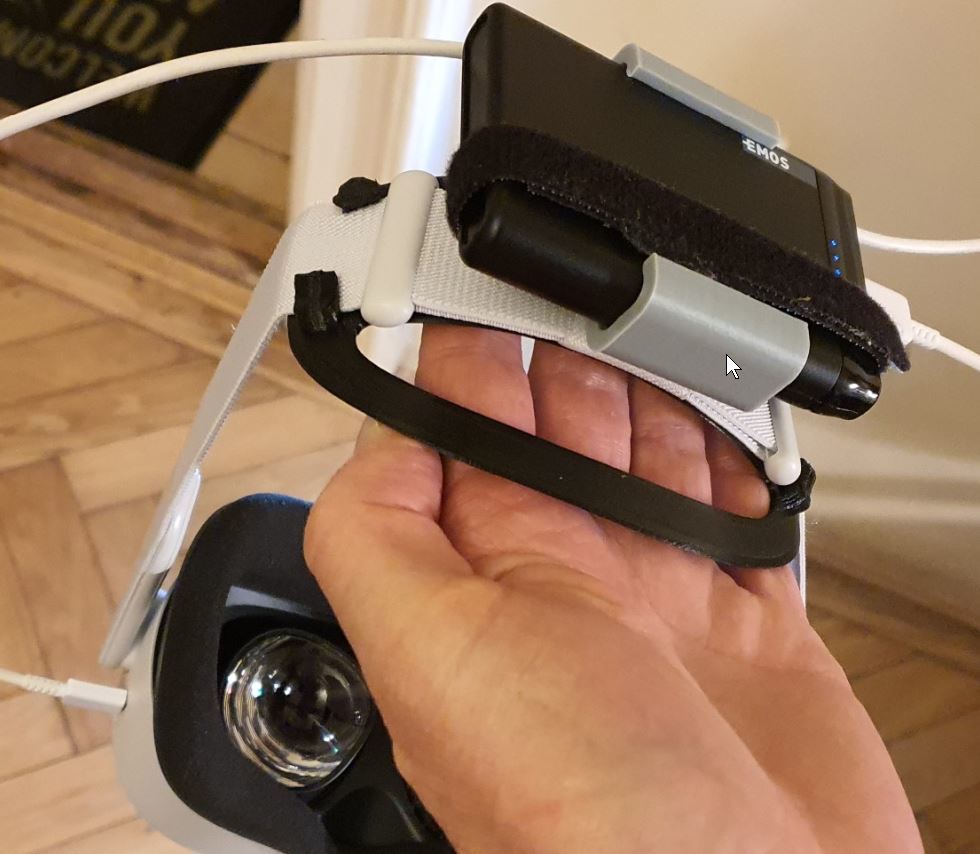 Battery holder for Oculus Quest 2 – Improved Comfort and Playtime