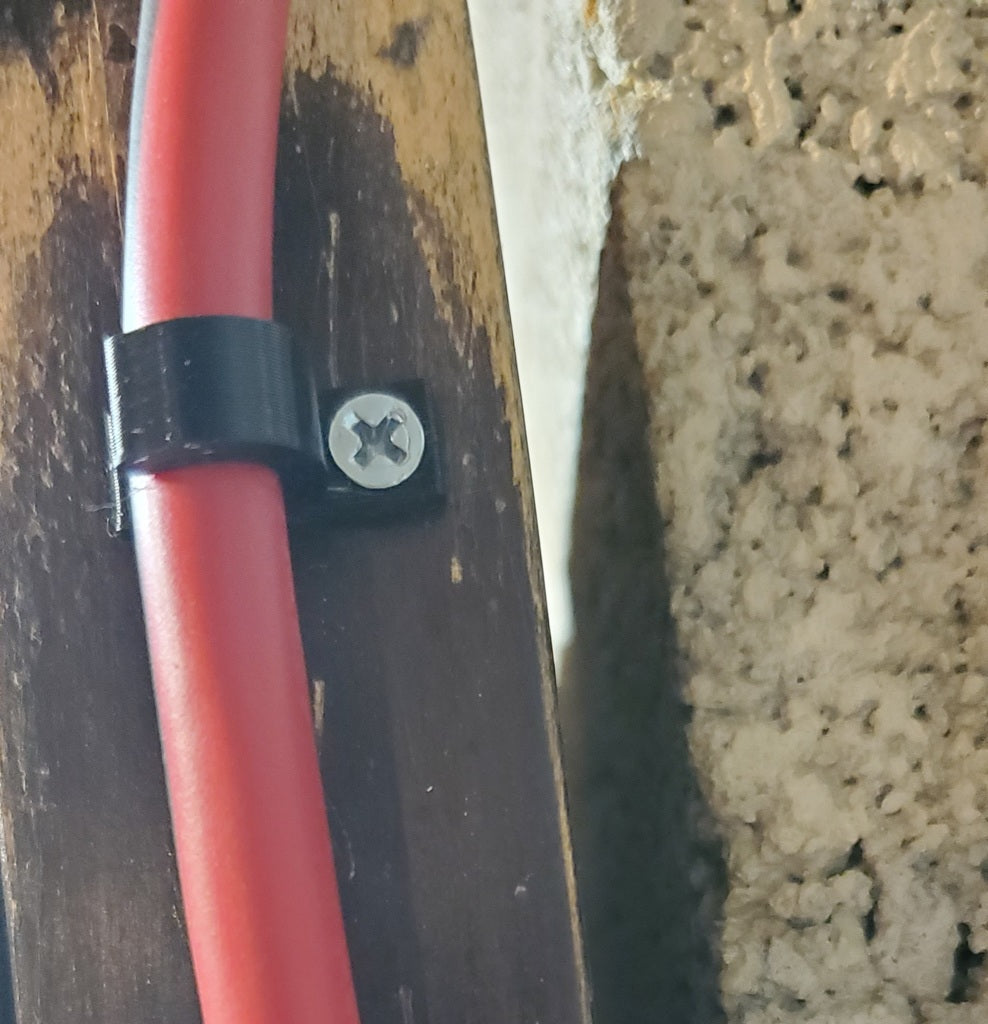 Cable clip for 16 Gauge Extension Cords