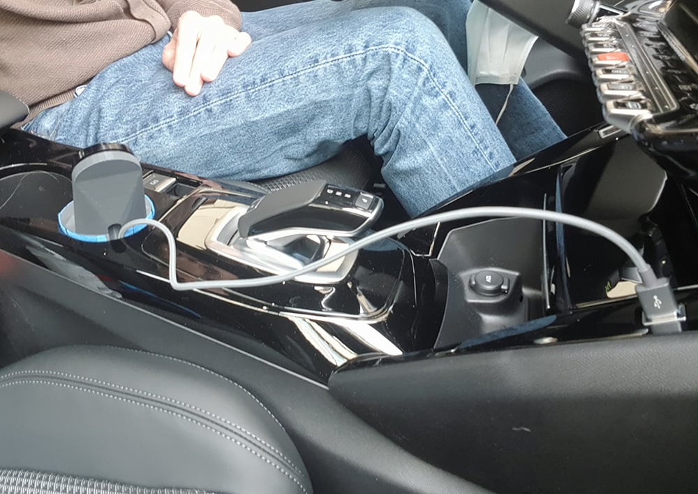 Smartphone cup holder for Peugeot 208 II and 2008 II