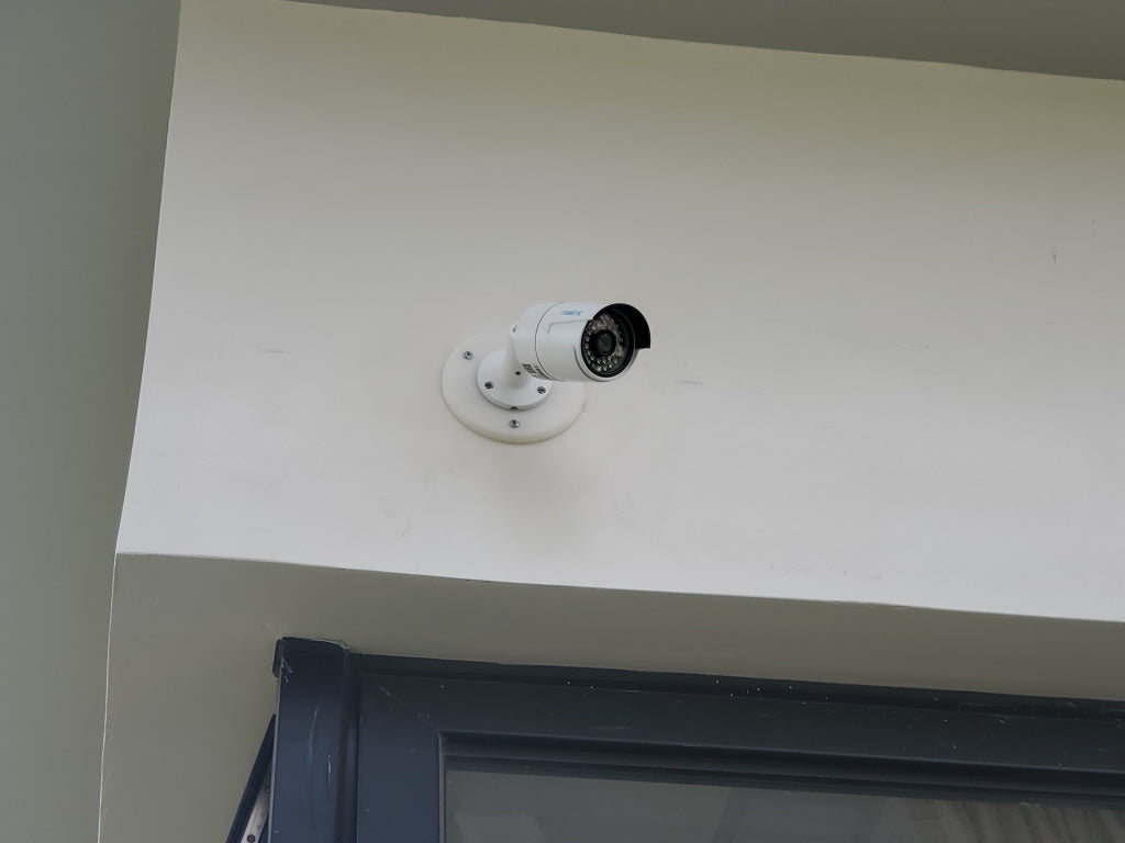 Reolink Camera Flat Wall Mount for Discreet Cable Installation