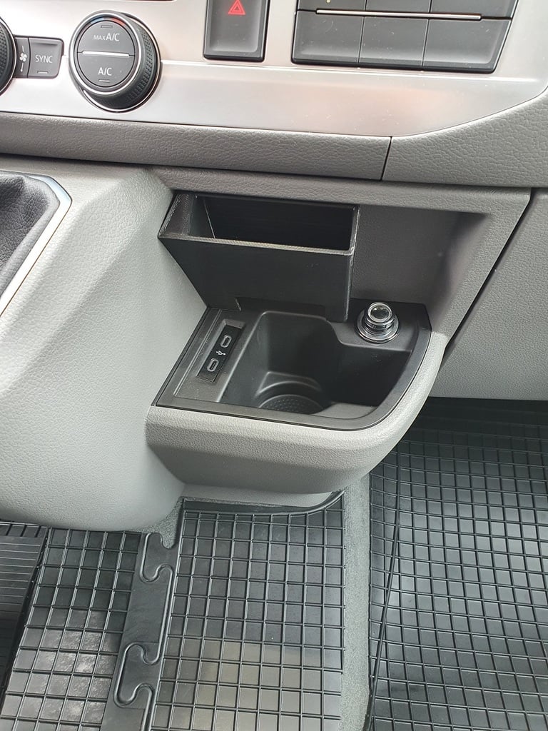 Mobile phone holder for VW T6.1 California & Multivan