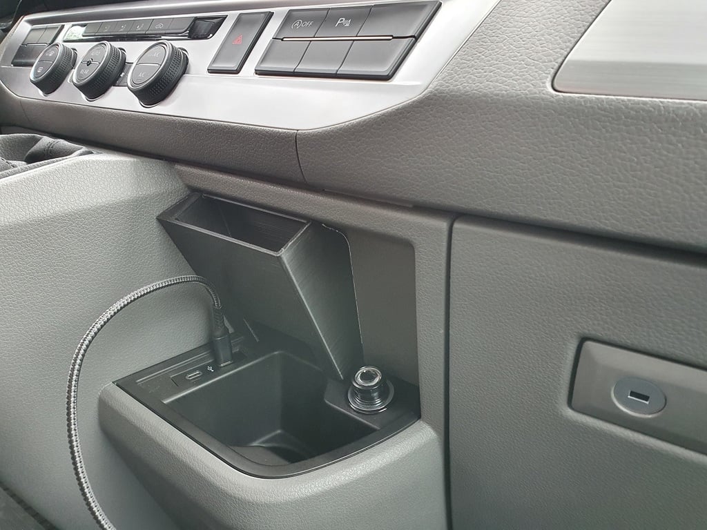 Mobile phone holder for VW T6.1 California & Multivan