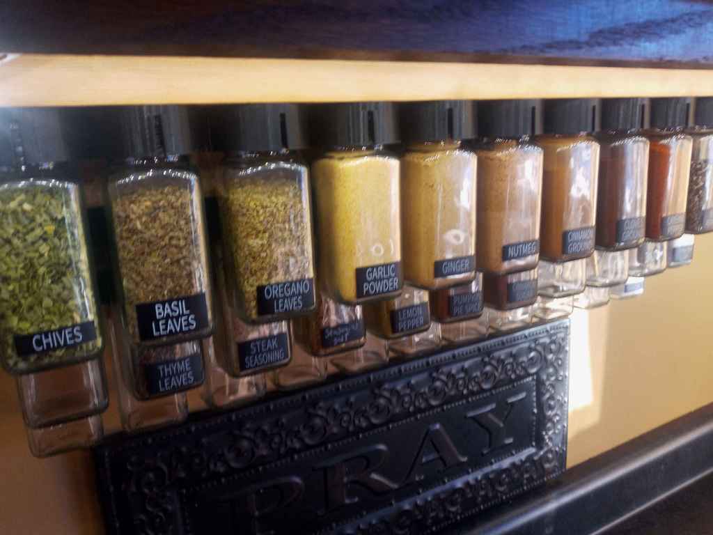Spice Jar Holder – Space-Saving and Stylish Storage