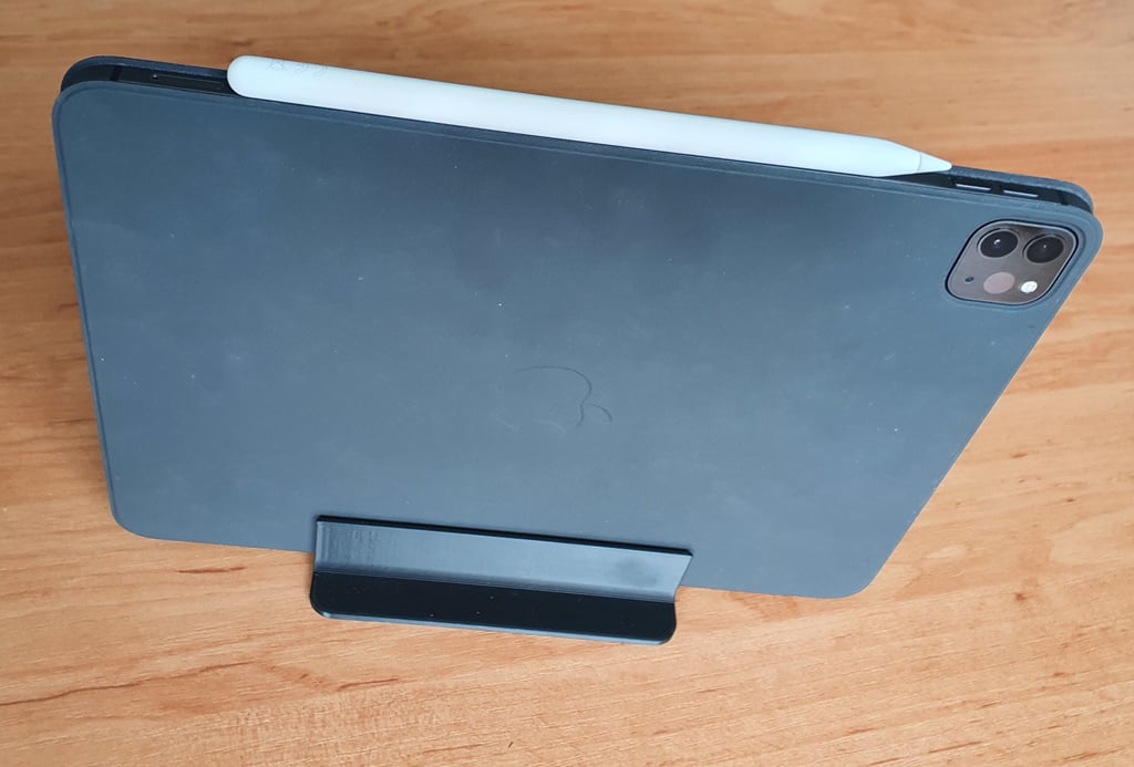 Simple iPad stand for Tablets