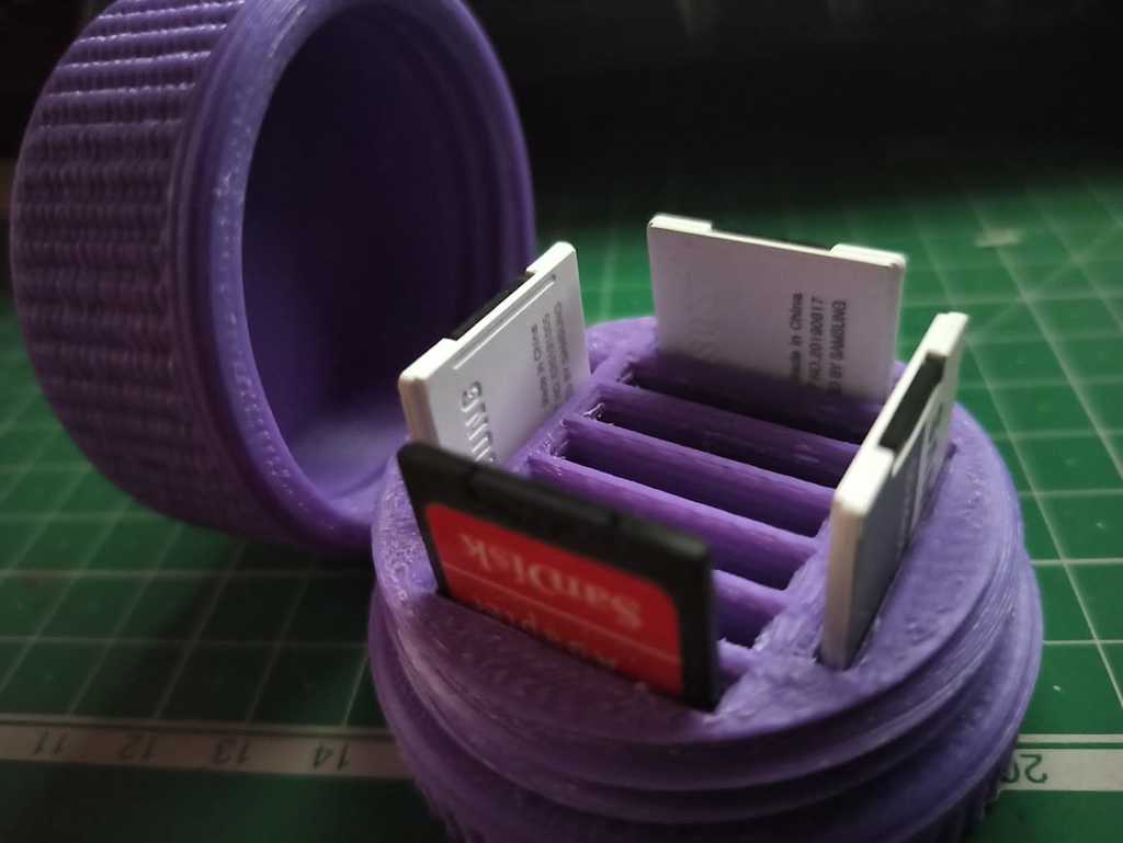 SD card holder with capacity for 9 cards