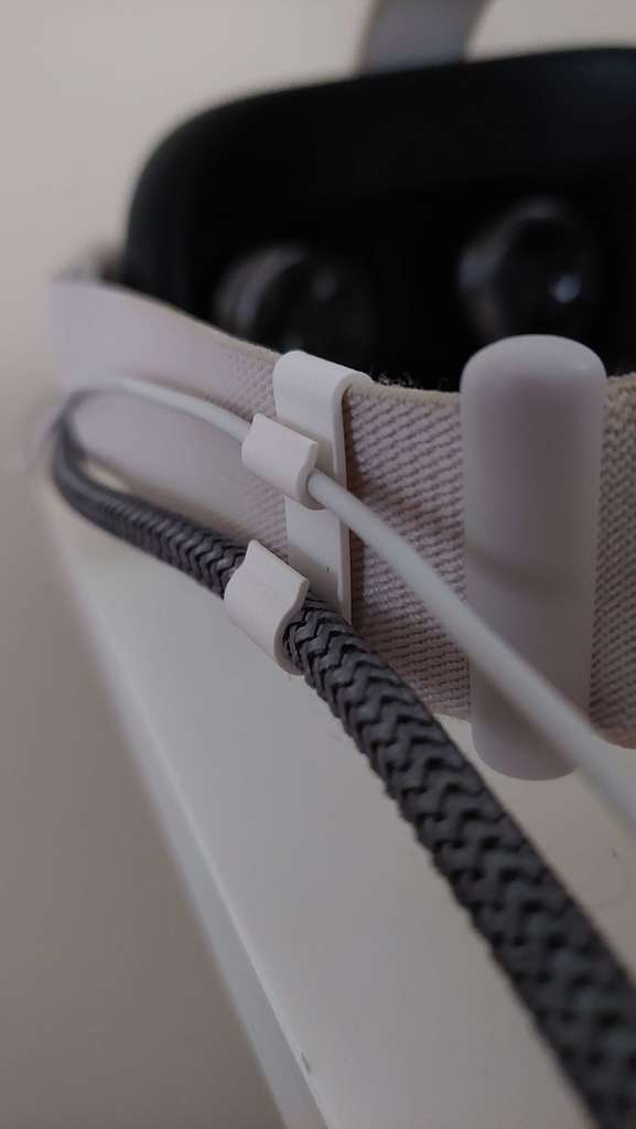 Cable clip for Meta Quest 2 & Quest 3 Link and Headphone cables