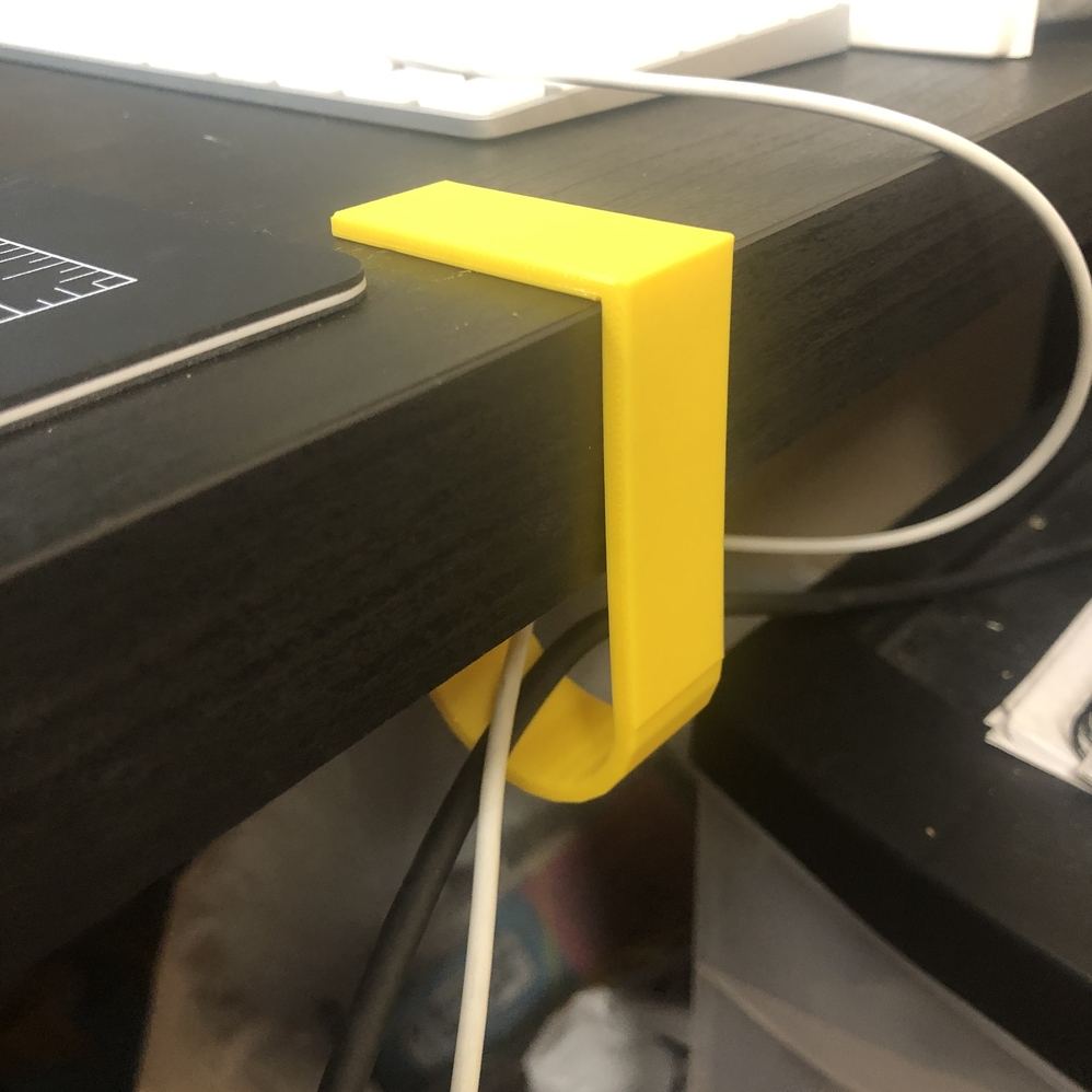 Desk cable management (no screws needed!)