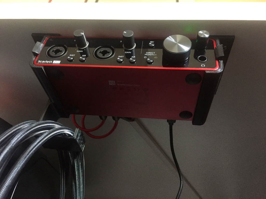Focusrite Scarlett 2i2 3rd Gen Mount with Cable Management