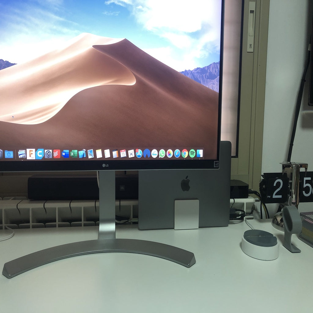Elegant Desk Stand for 13-inch MacBook Pro (2019)