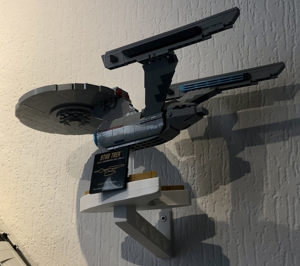 Wall mount for BlueBrixx Star Trek Models