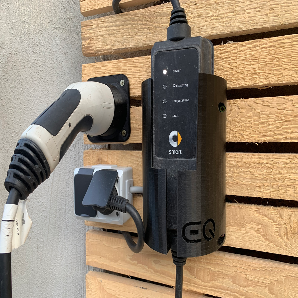Charging cable holder for Smart EQ - Practical and Functional