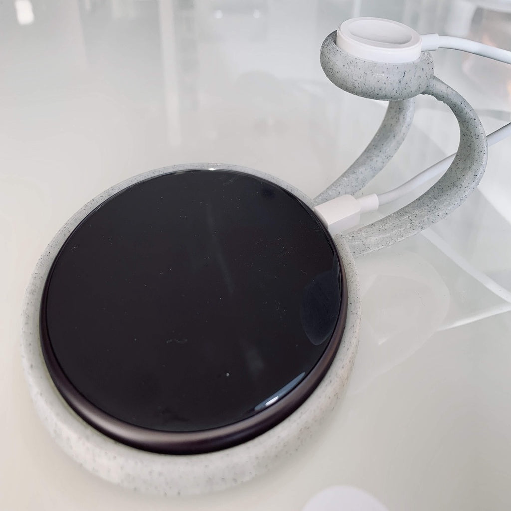 Wireless charging dock for iPhone and Apple Watch V2 'Enterprise'