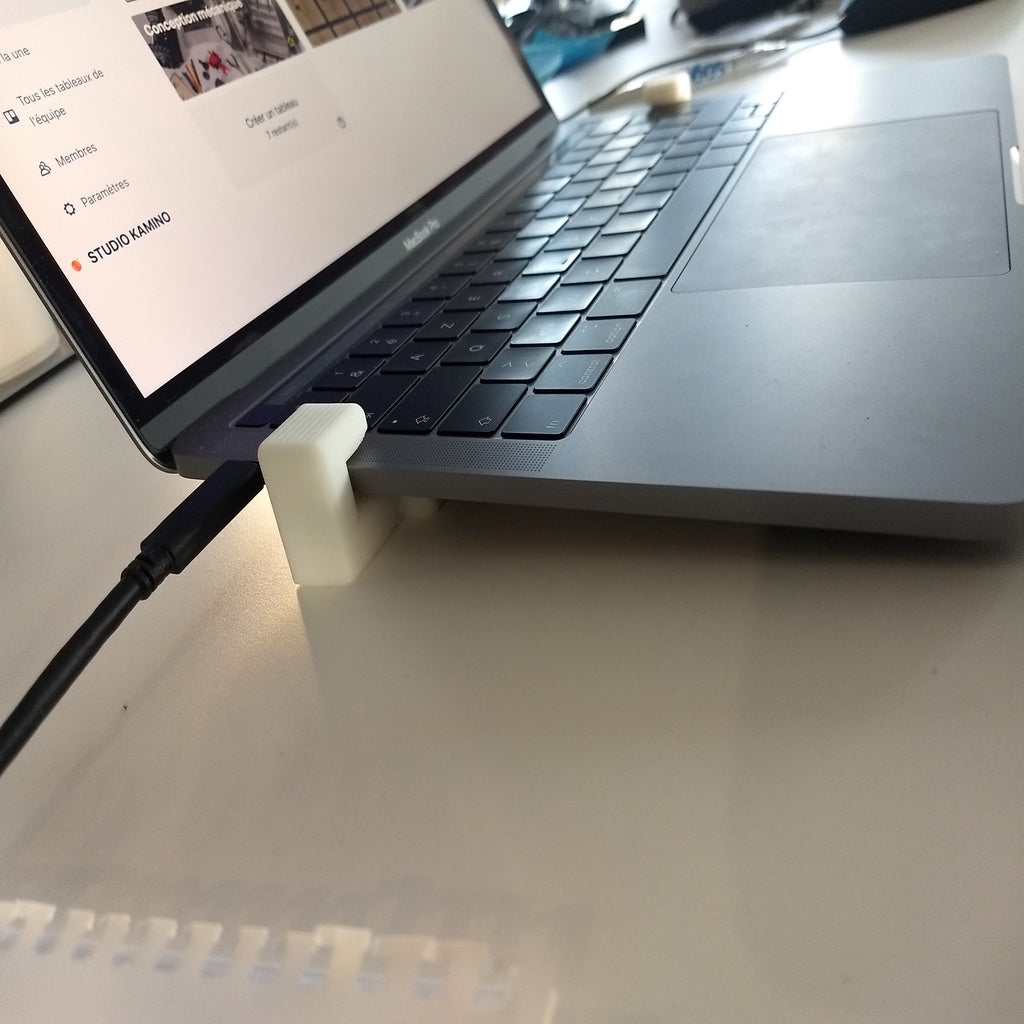 MacBook Pro 13 2019 support/docking station