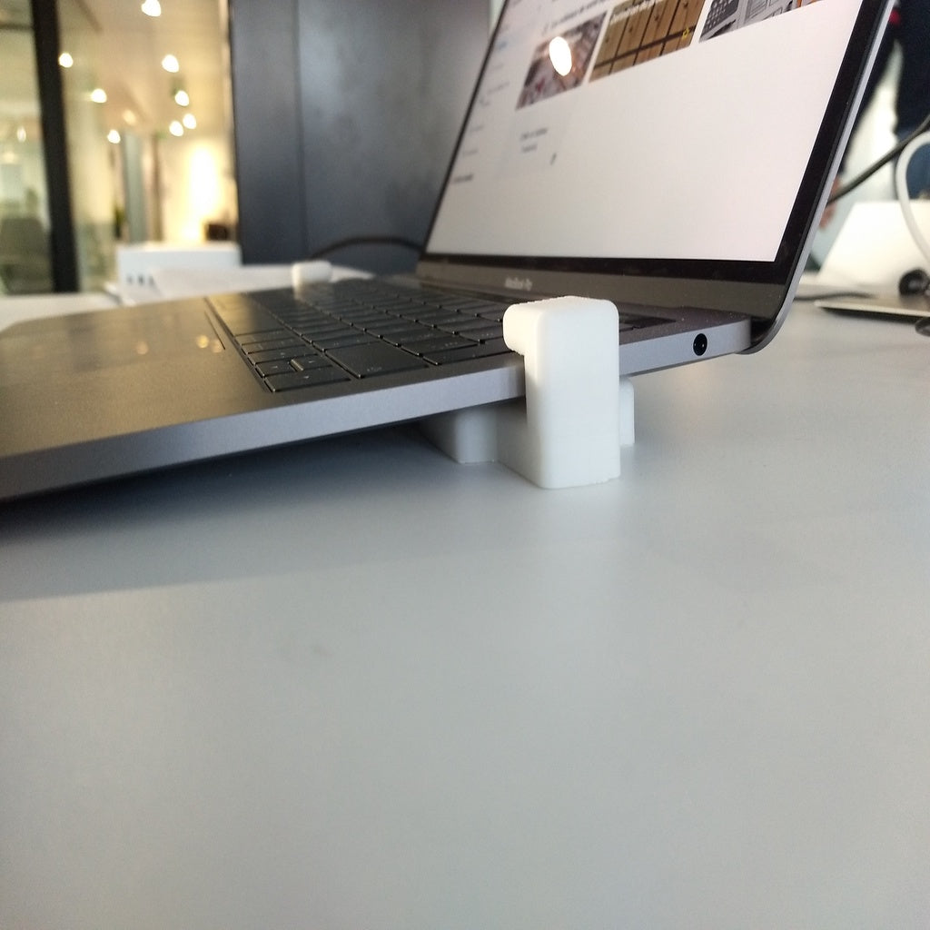 MacBook Pro 13 2019 support/docking station