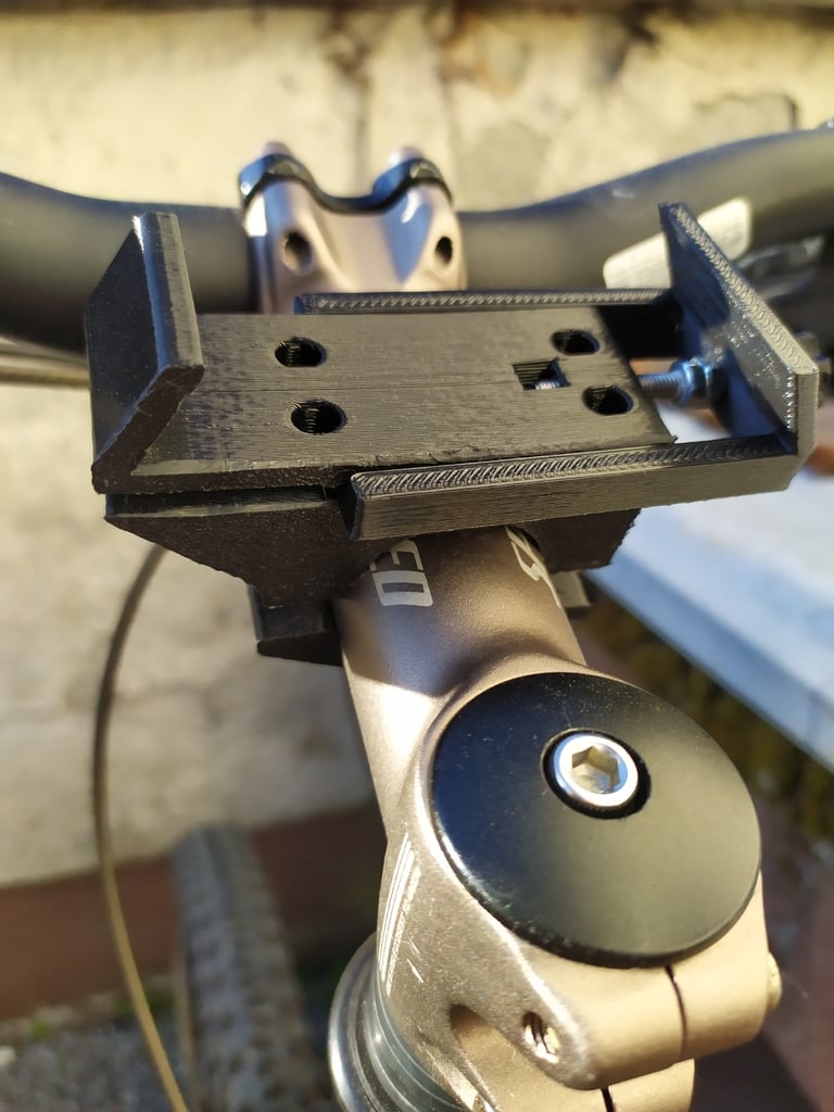 Robust and Adjustable Phone Holder for Mountain Bikes and Road Bikes