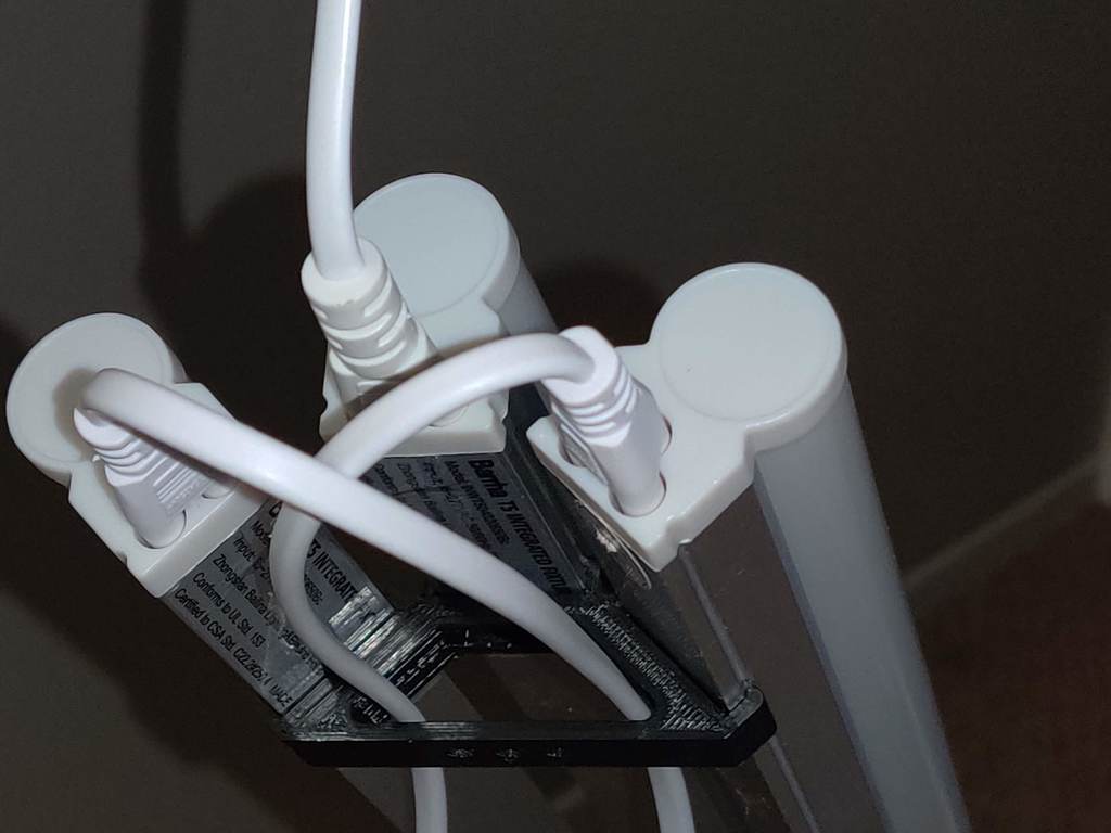 Ceiling mount for Three Barrina T5 LED Lamps