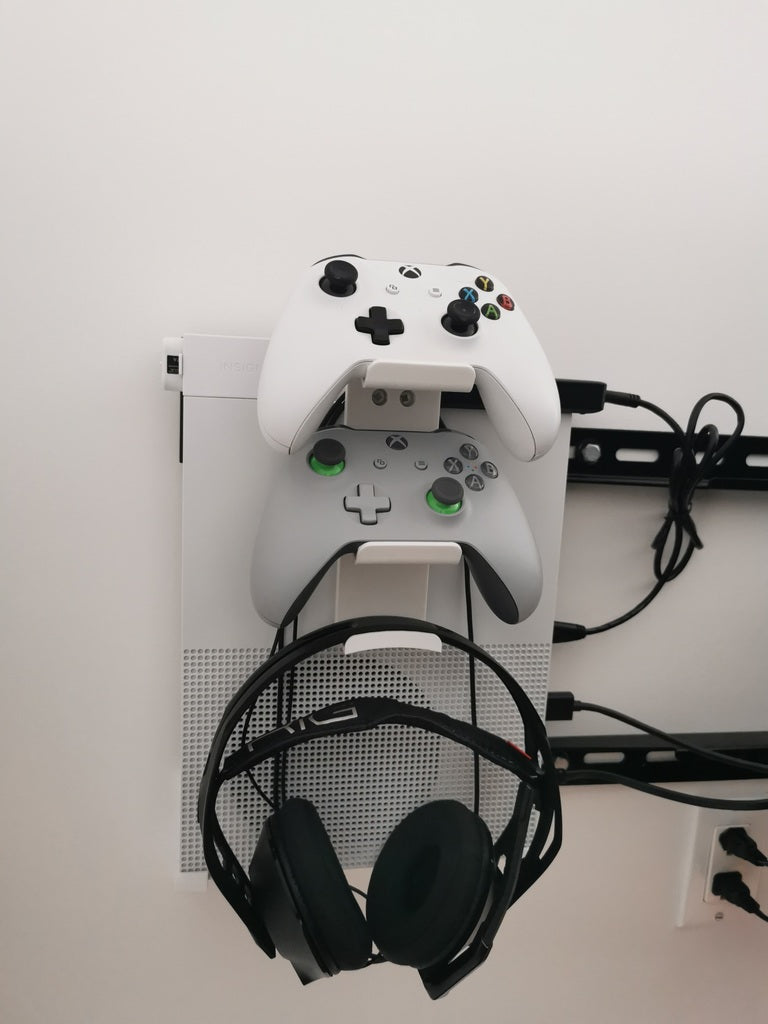 Holder for Xbox One controller and headphones