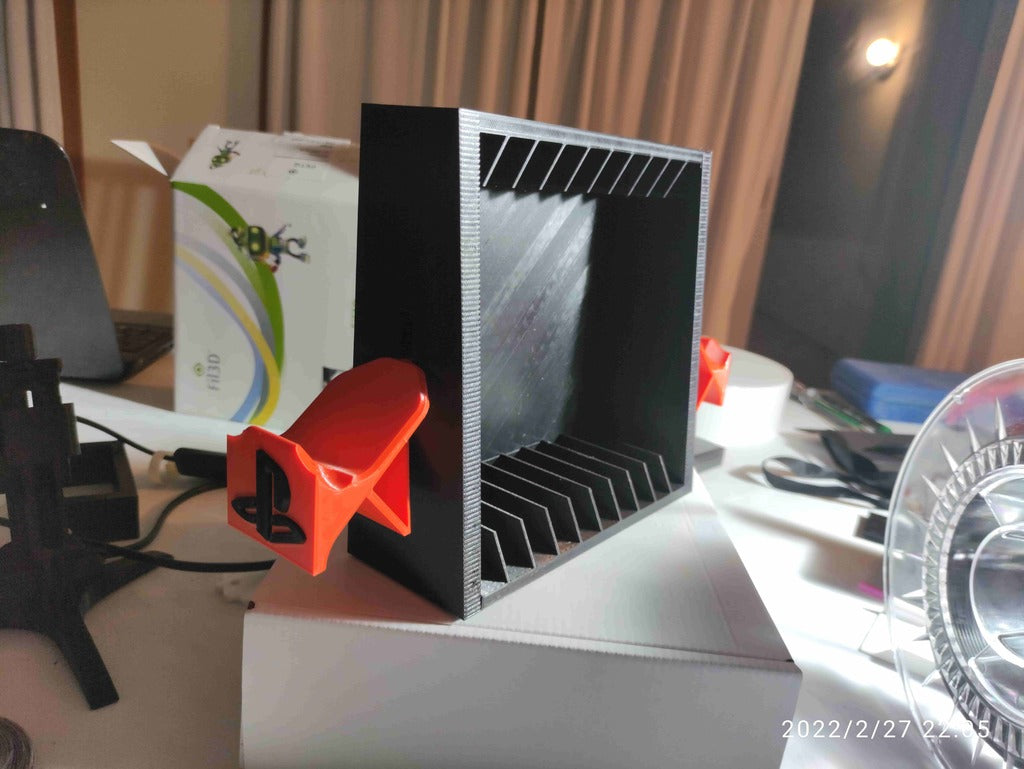 Shelf for Playstation 4 games with adaptive controller support