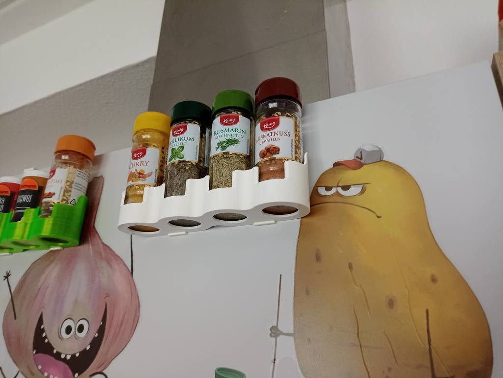 Spice rack with practical hanging hooks