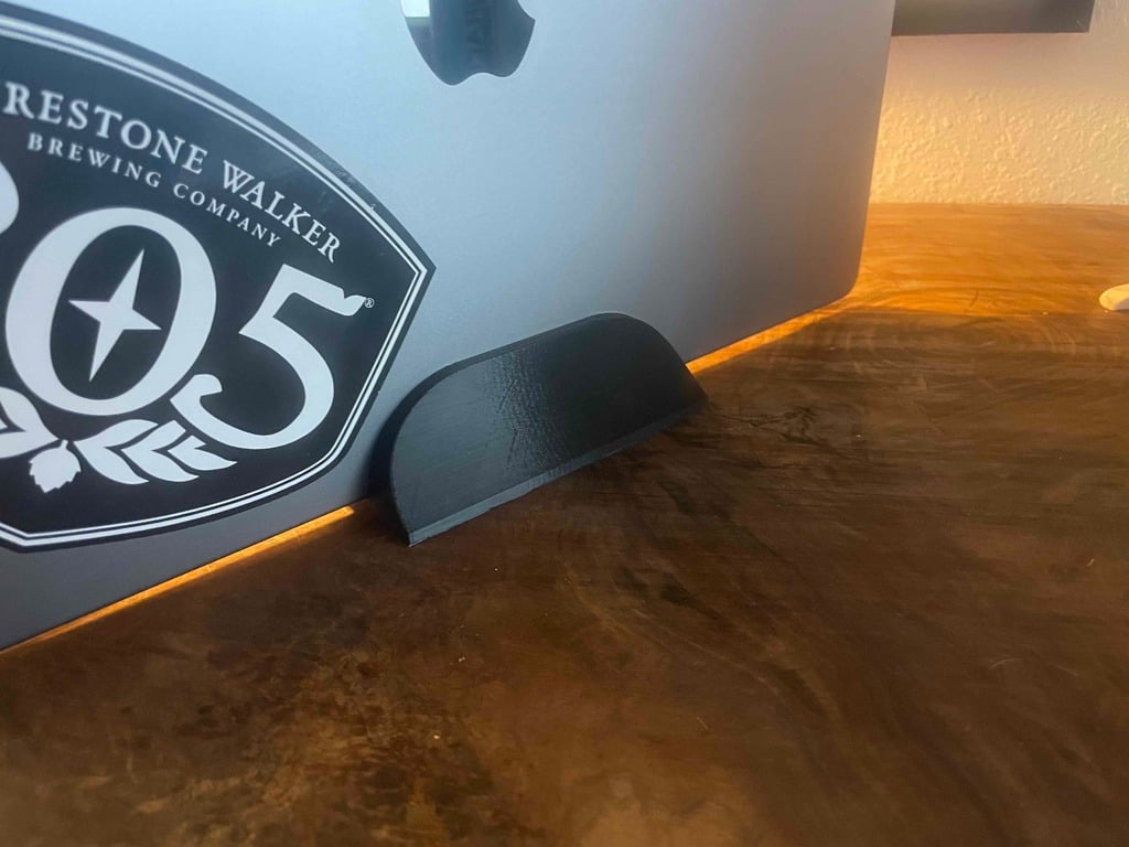 Vertical stand for M1 2021 16' MacBook Pro