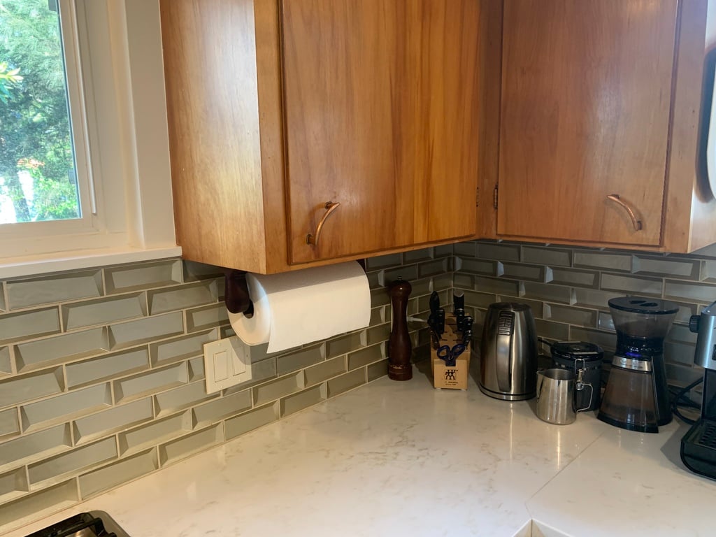 Paper towel holder for under cabinet with swivel arm