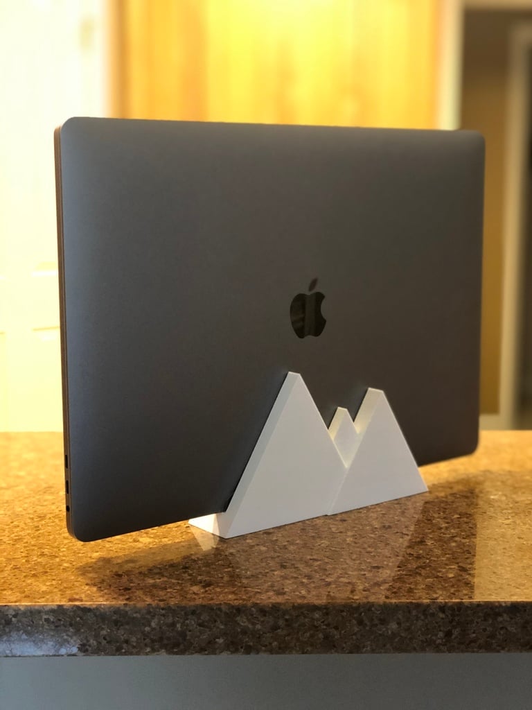 Vertical MacBook Pro Stand – 15-inch (2018) with Mountain Design