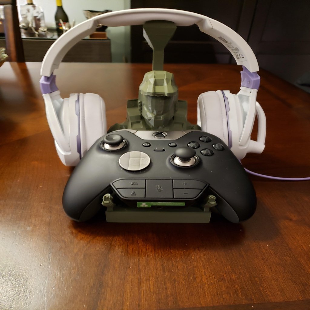 Halo Master Chief Controller and Headset Stand