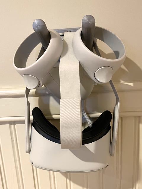 Classical Guitar and Oculus VR Goggle Hanger