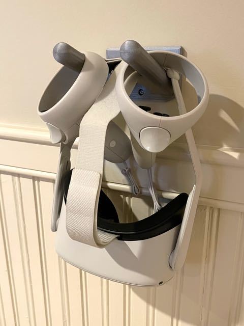 Classical Guitar and Oculus VR Goggle Hanger