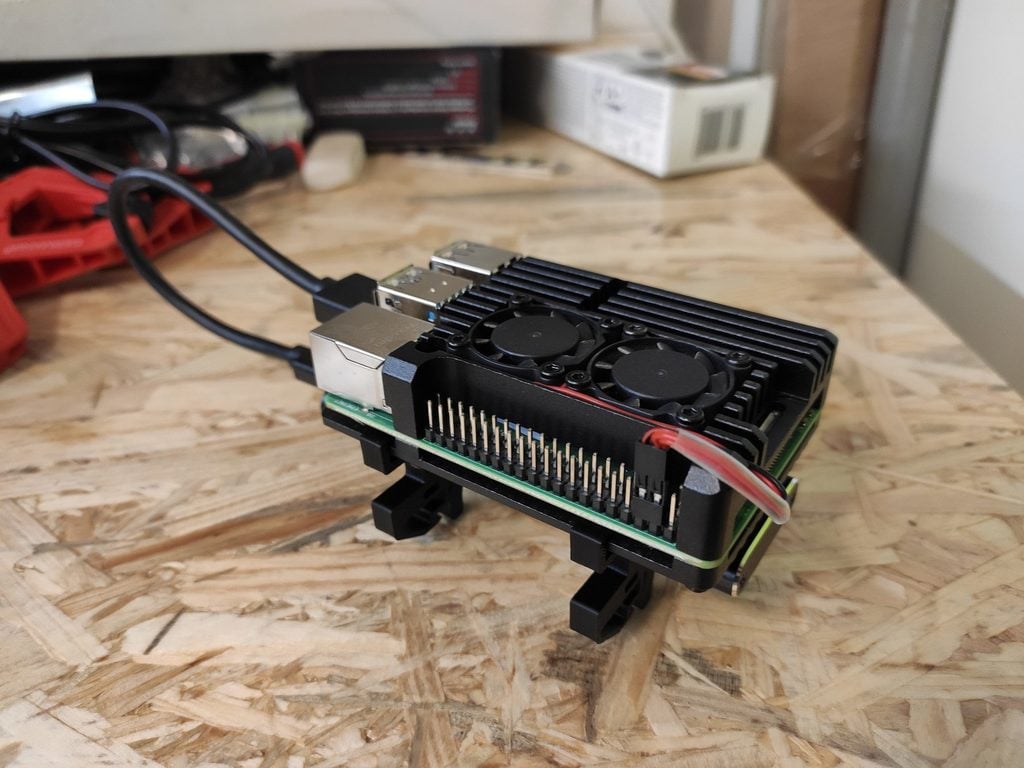 DIN rail mount for Raspberry Pi 4 with Armor Case