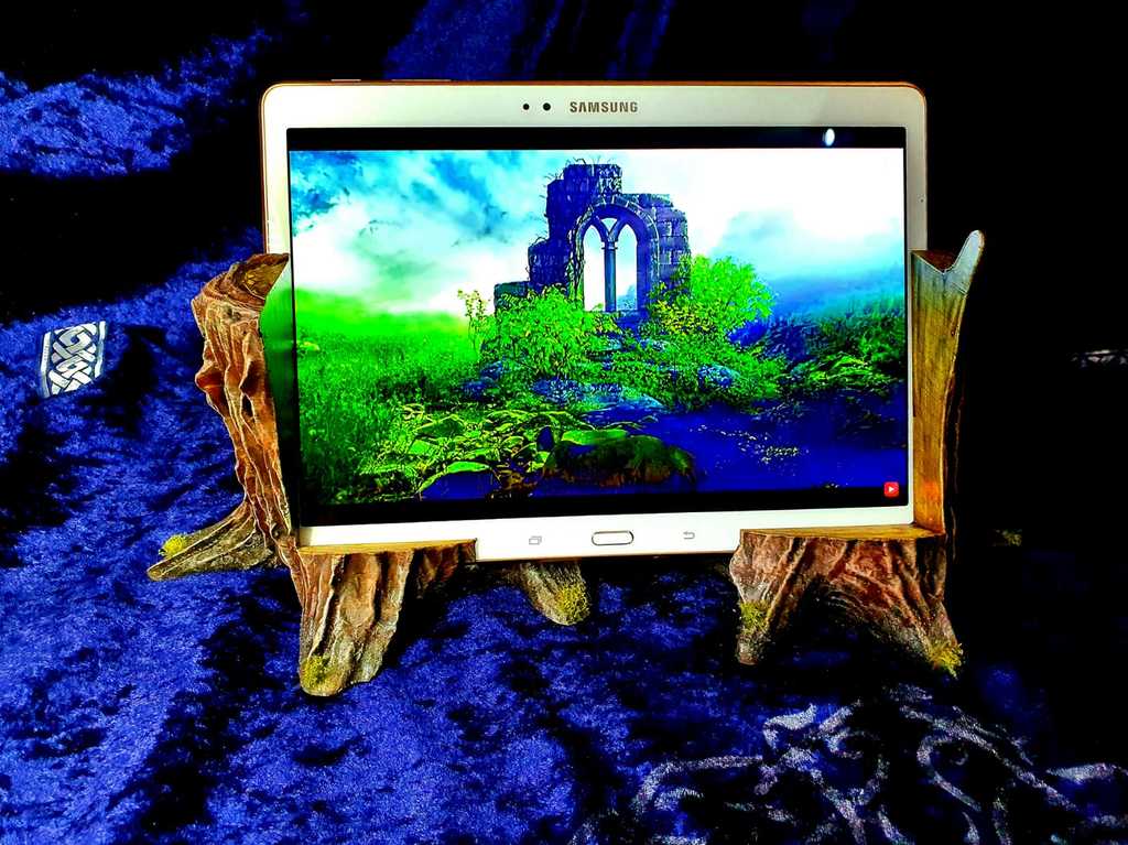Universal tablet stand for Samsung