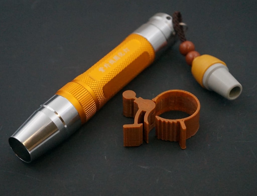 Tool adapters for magnetic bases