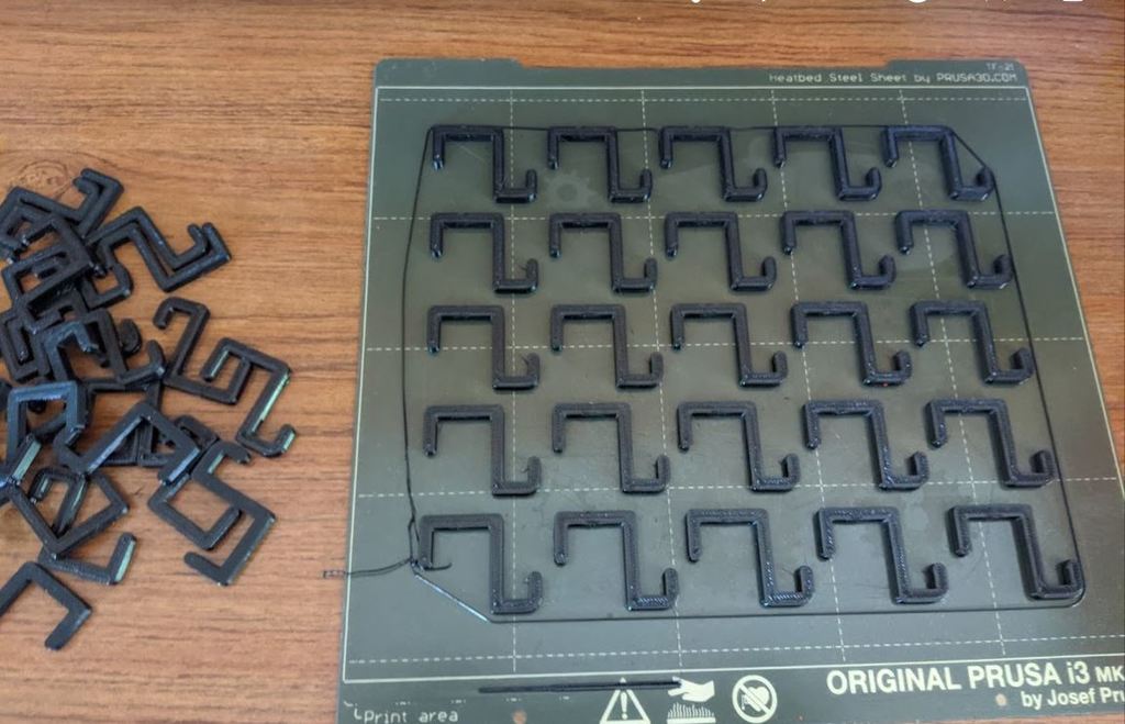 Light chain clips for gutters