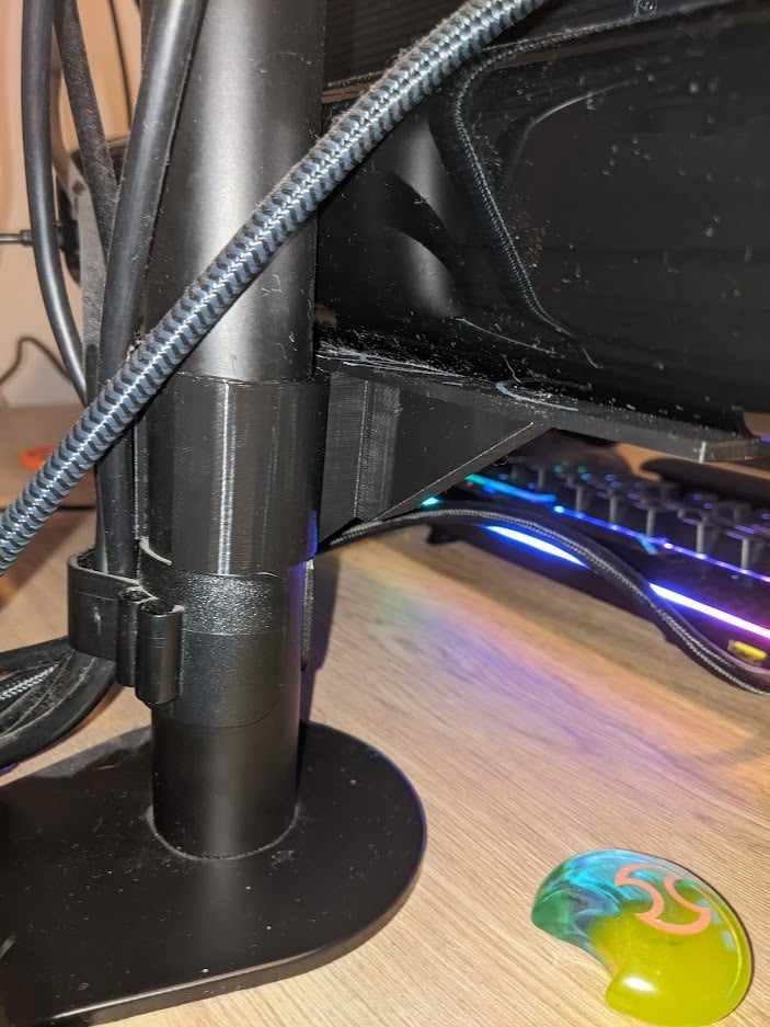 Space-saving Monitor Shelf for Speakers