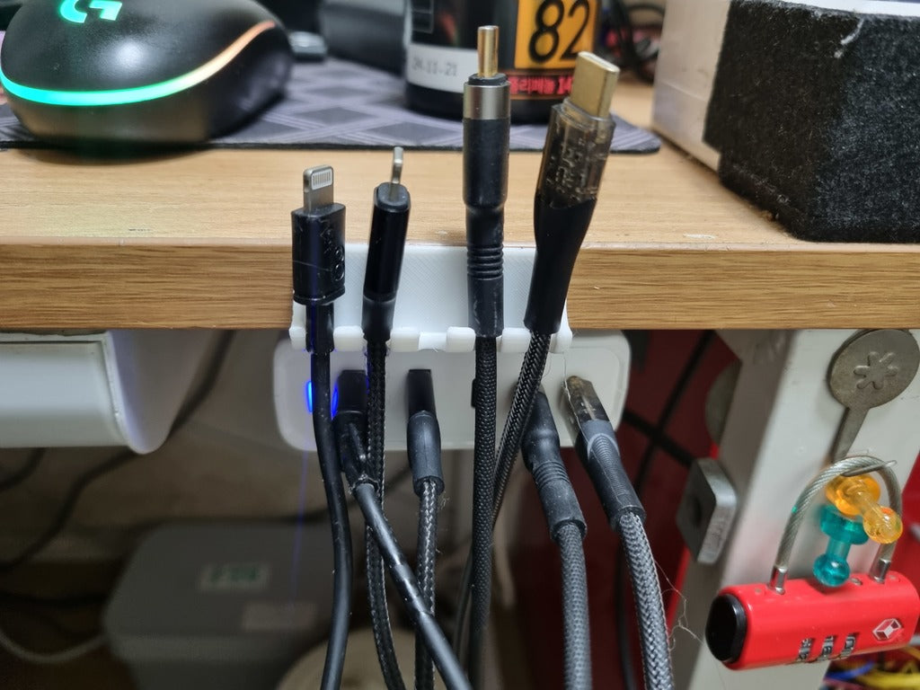 Compact Cable Holder for Effective Cable Management