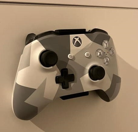 Wall mount for Xbox One controller