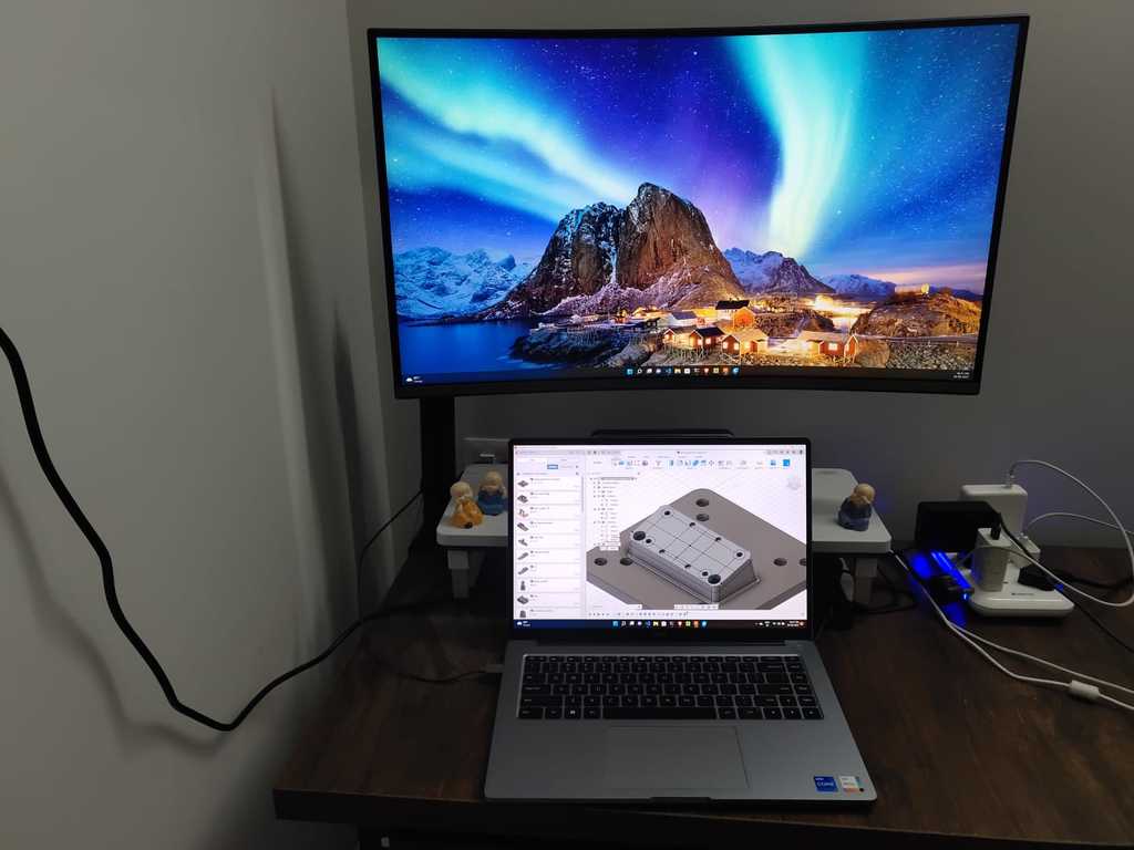 VESA mounting adapter for Samsung curved monitor
