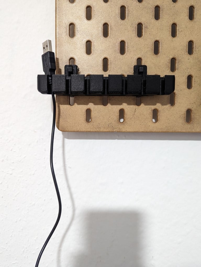 Skadis - USB cable holder
