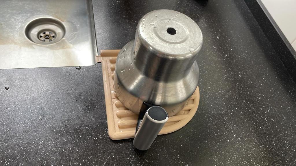 Drip tray for milk frother
