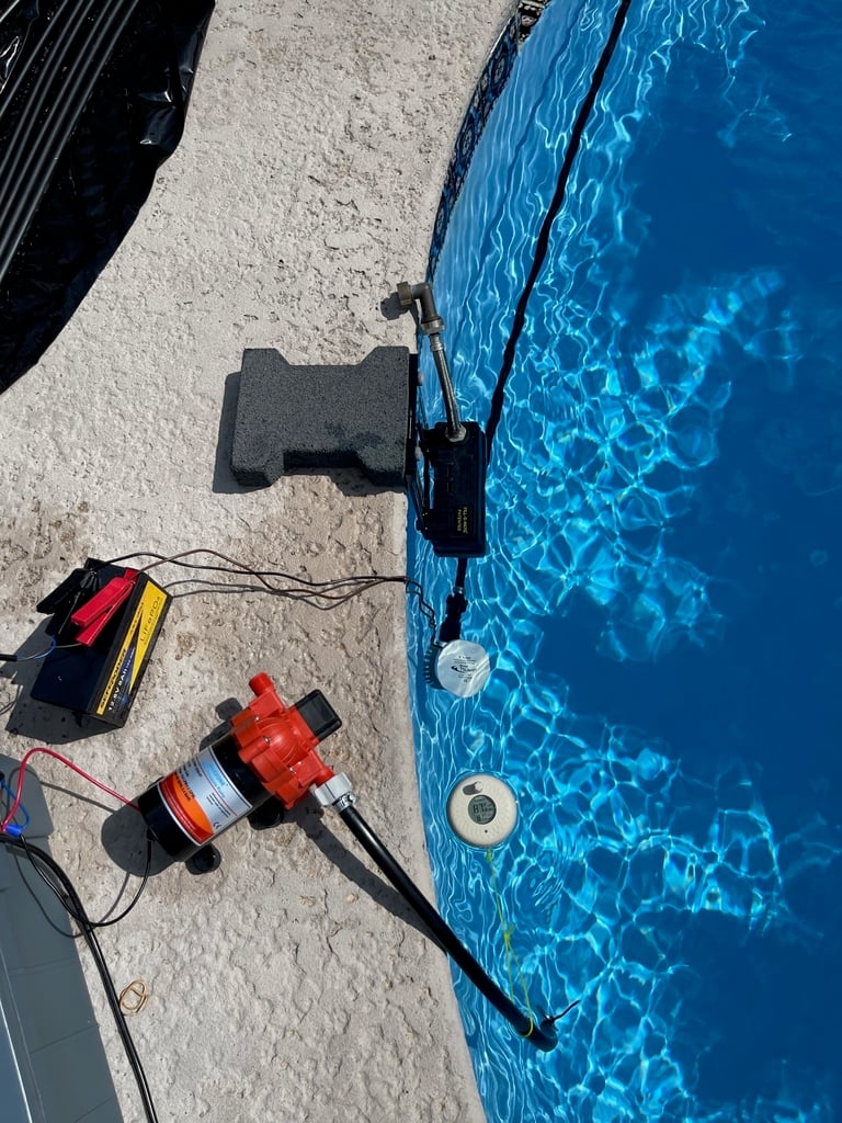 Bilge pump for 1/2' dripline and NPT adapters