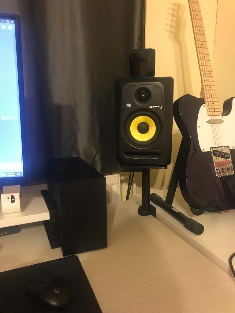 Stand for Studio monitors and Speakers