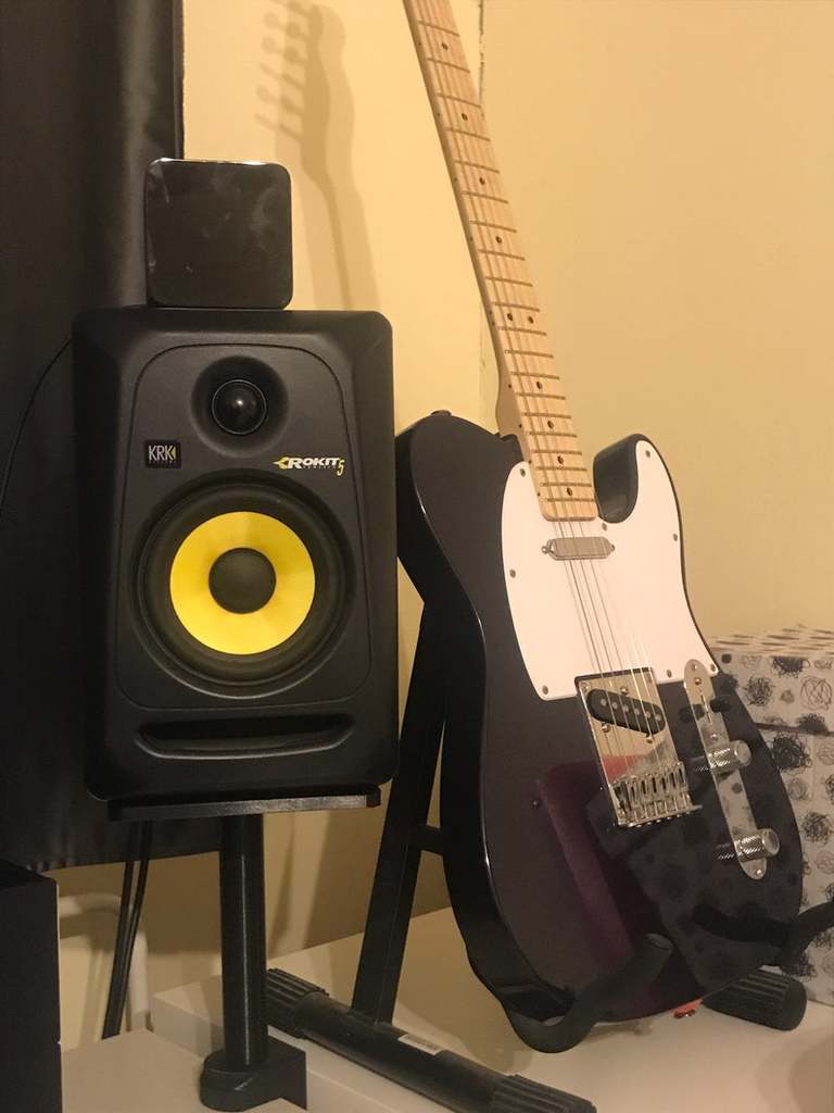 Stand for Studio monitors and Speakers